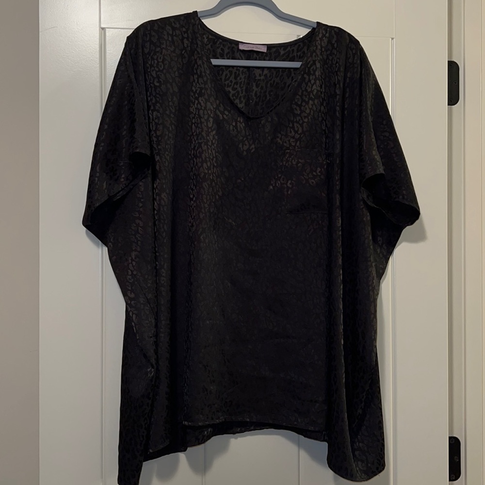 Cotton Bleu V-Neck Cheetah Print Blouse (Black L)